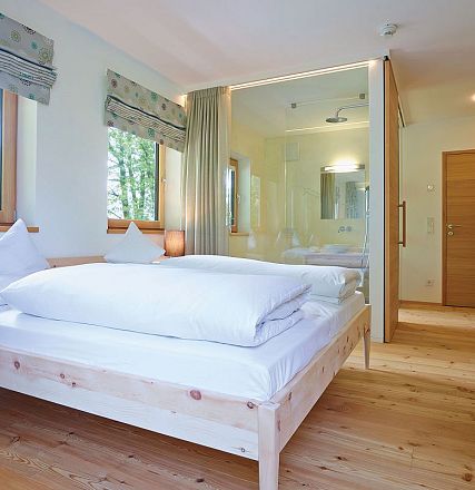 hotelzurschanz-zimmer-zirbe-doppelzimmer-copyright-zurschanzkg